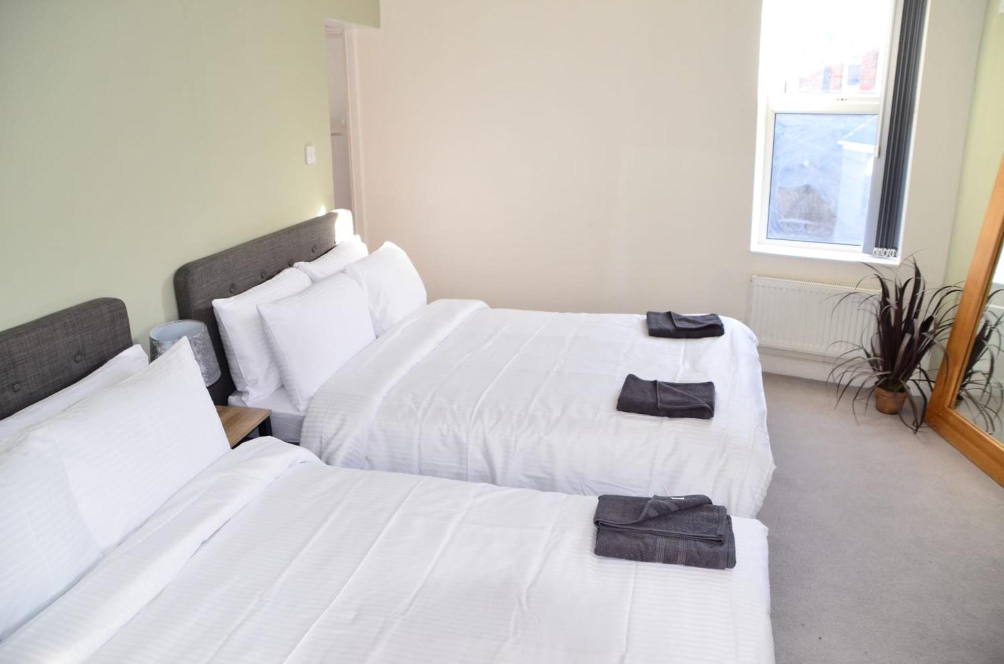 Blok 3 -Jacuzzi Suites, Apartment & Ensuite Rooms Блэкпул Экстерьер фото