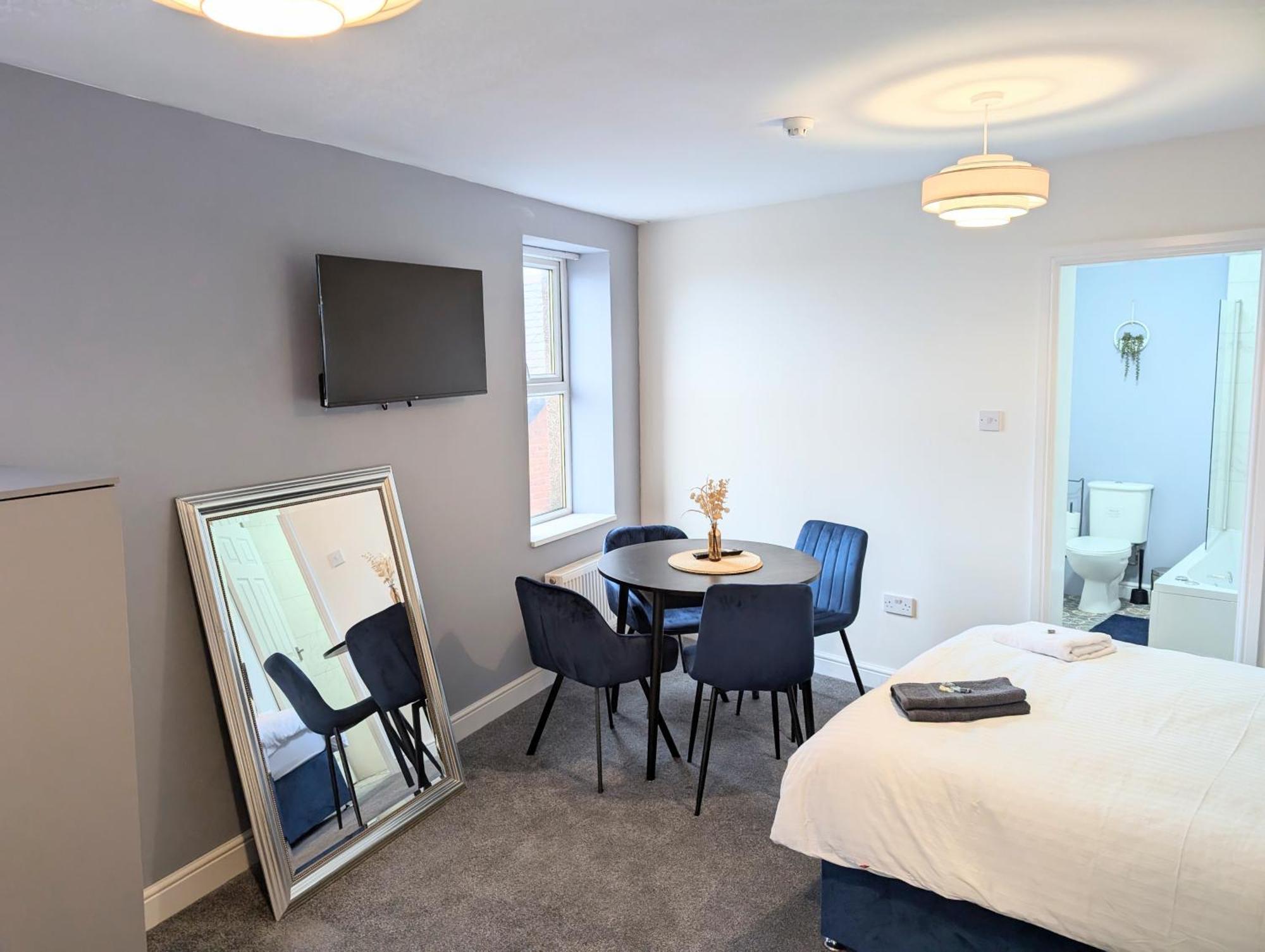 Blok 3 -Jacuzzi Suites, Apartment & Ensuite Rooms Блэкпул Экстерьер фото