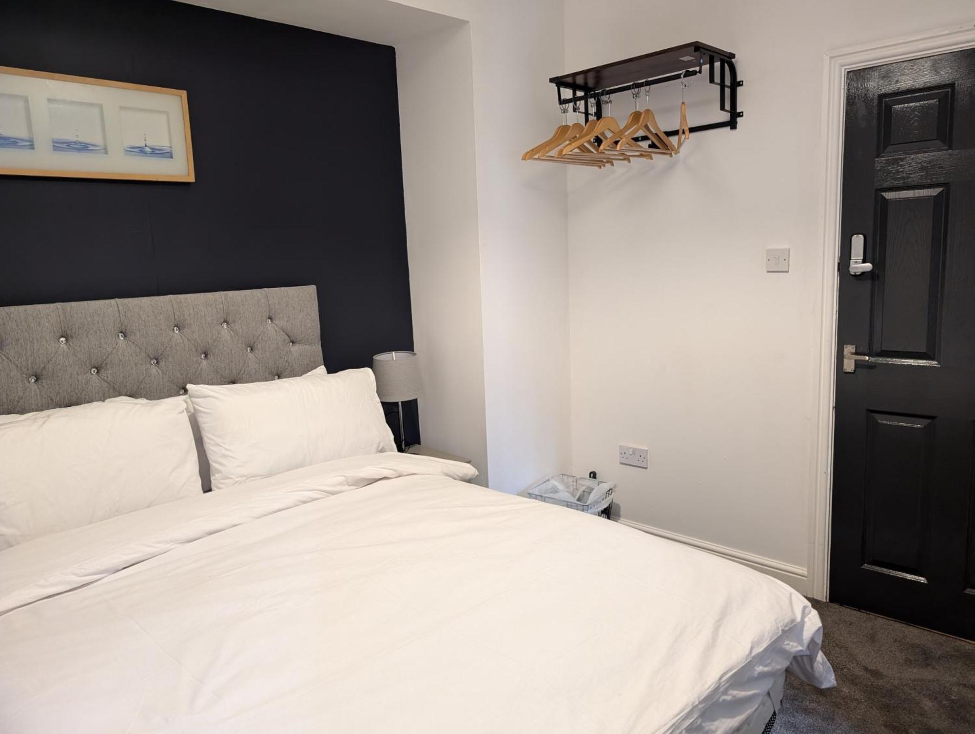 Blok 3 -Jacuzzi Suites, Apartment & Ensuite Rooms Блэкпул Экстерьер фото