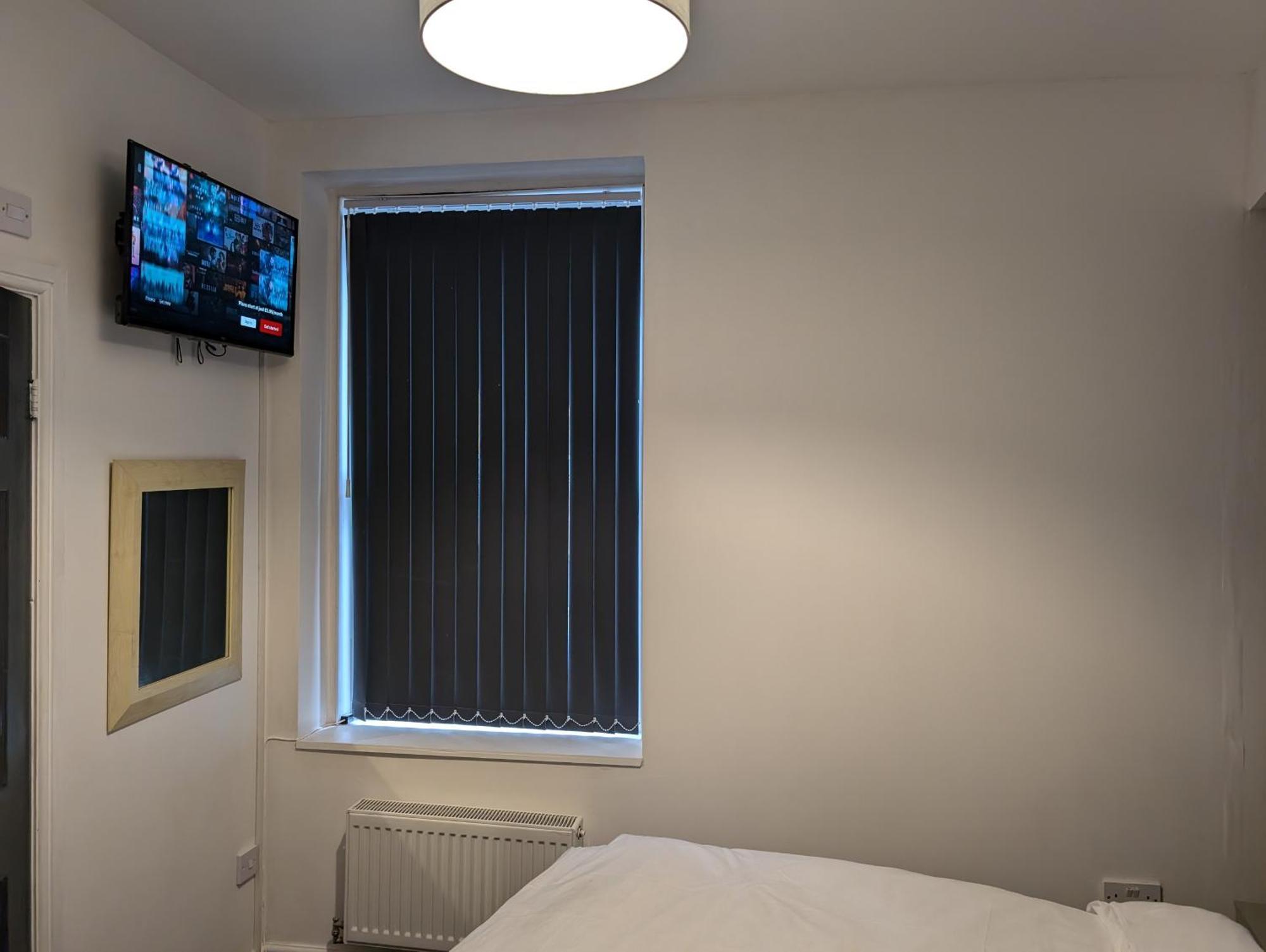 Blok 3 -Jacuzzi Suites, Apartment & Ensuite Rooms Блэкпул Экстерьер фото